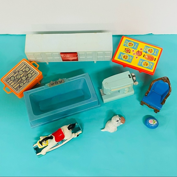 Vintage lot of doll furniture Fisher Price, Mattel, Hong Kong, etc. collection - Picture 2 of 13